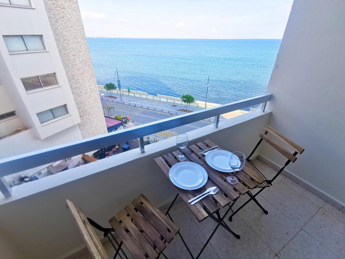 Flirty Flamingo Seaview Seafront Apartment Larnaca Exterior photo
