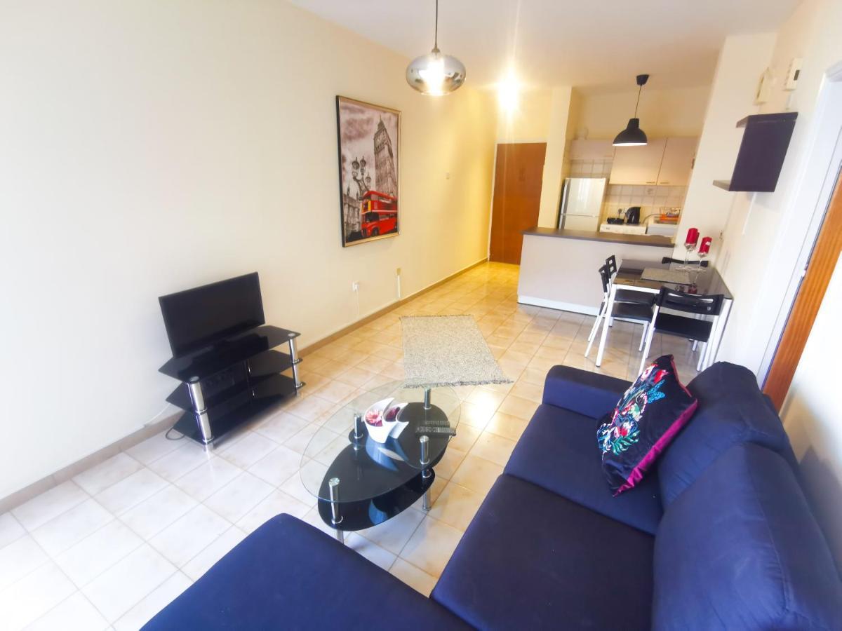 Flirty Flamingo Seaview Seafront Apartment Larnaca Exterior photo