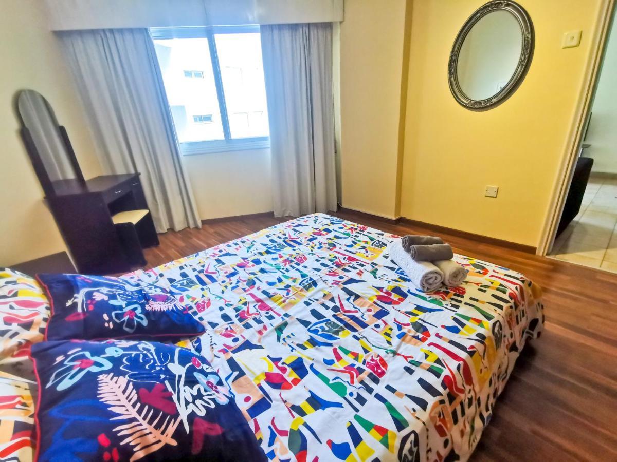 Flirty Flamingo Seaview Seafront Apartment Larnaca Exterior photo